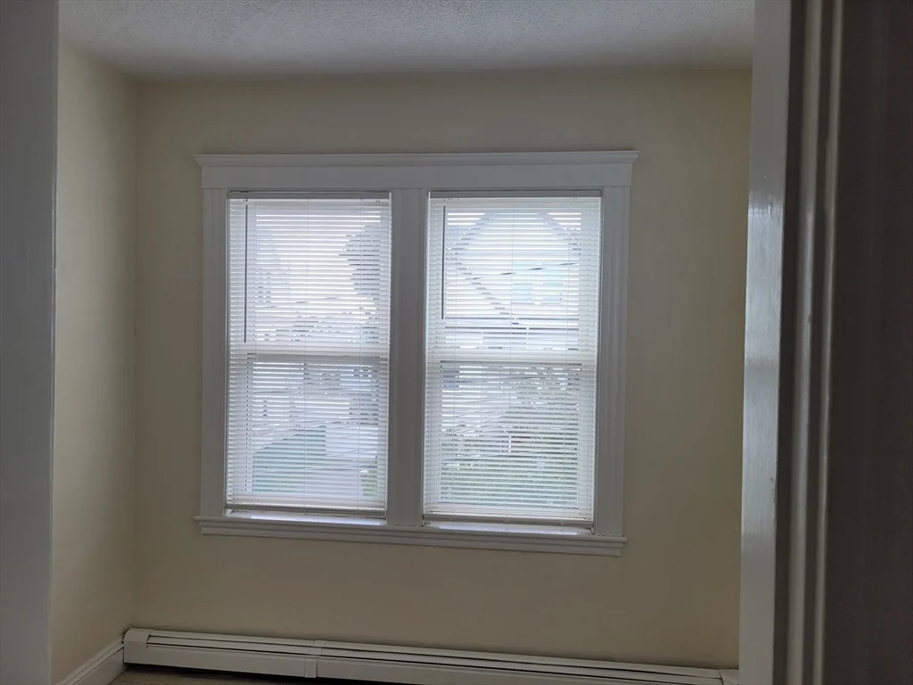 1 bed, 1 bath apartment for rent at 39 Irving St Unit 4, Everett — photo 2 of 8