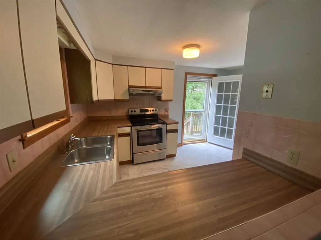 2 bed, 1 bath apartment for rent at 39 Jefferson Ave Unit 1, Woburn — photo 1 of 10