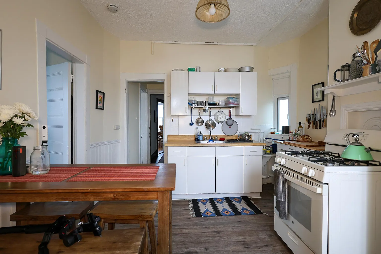 3 bed, 1 bath apartment for rent at 39 Jefferson St Unit 3-38, Wellington-Harrington — photo 2 of 13
