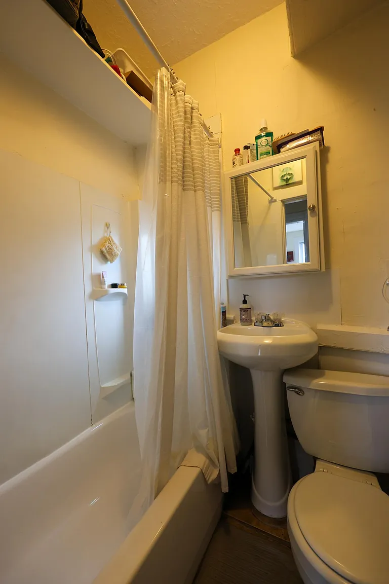 3 bed, 1 bath apartment for rent at 39 Jefferson St Unit 3-38, Wellington-Harrington — photo 13 of 13