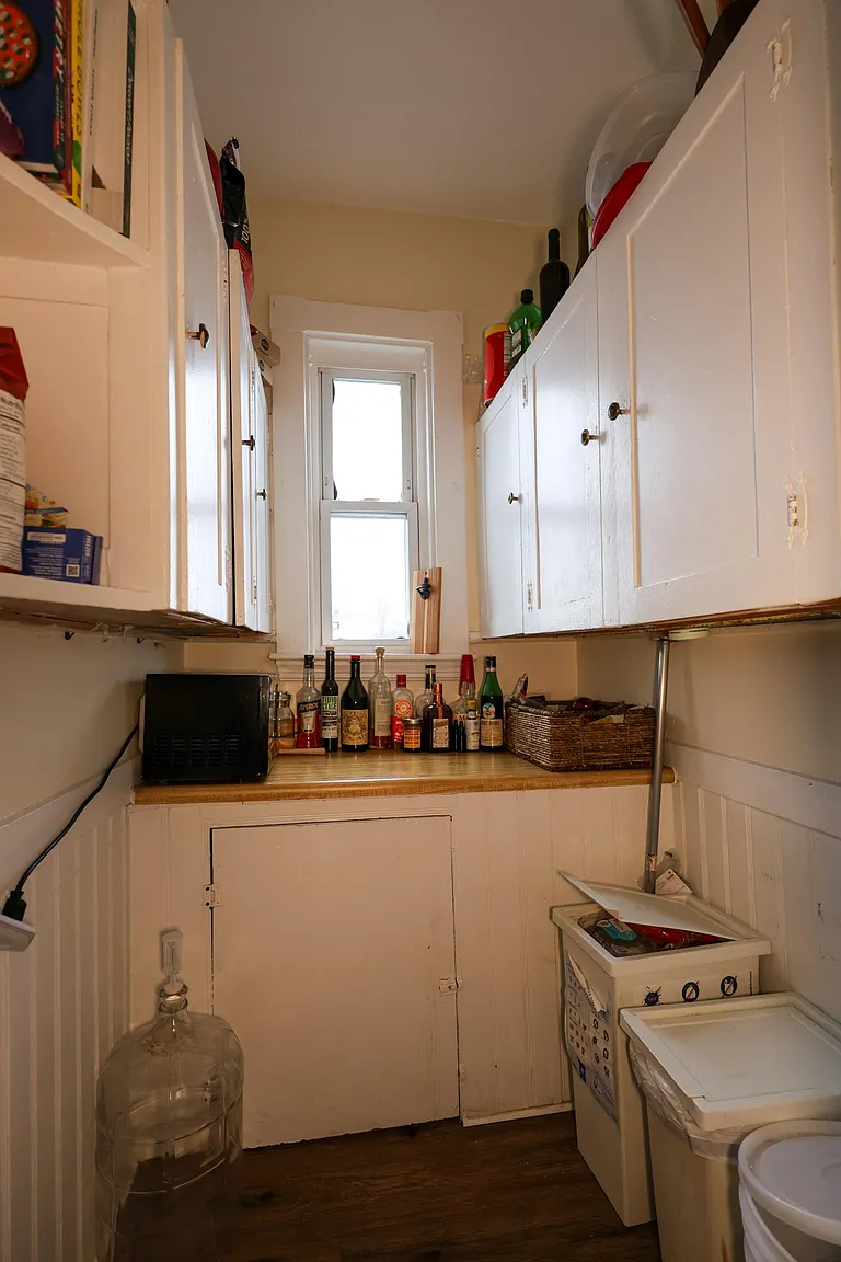 3 bed, 1 bath apartment for rent at 39 Jefferson St Unit 3-38, Wellington-Harrington — photo 3 of 13