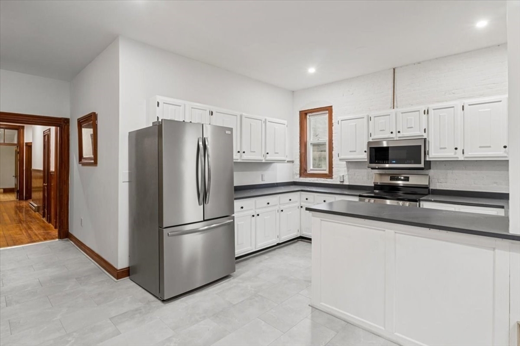 3 bed, 1.5 bath apartment for rent at 39 Kent St Unit 3, Brookline Village — photo 4 of 21