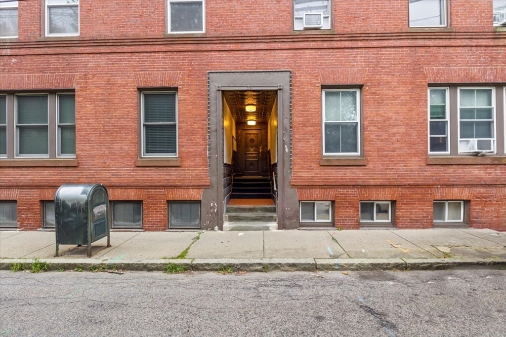 3 bed, 1.5 bath apartment for rent at 39 Kent St Unit 3, Brookline Village — photo 21 of 21