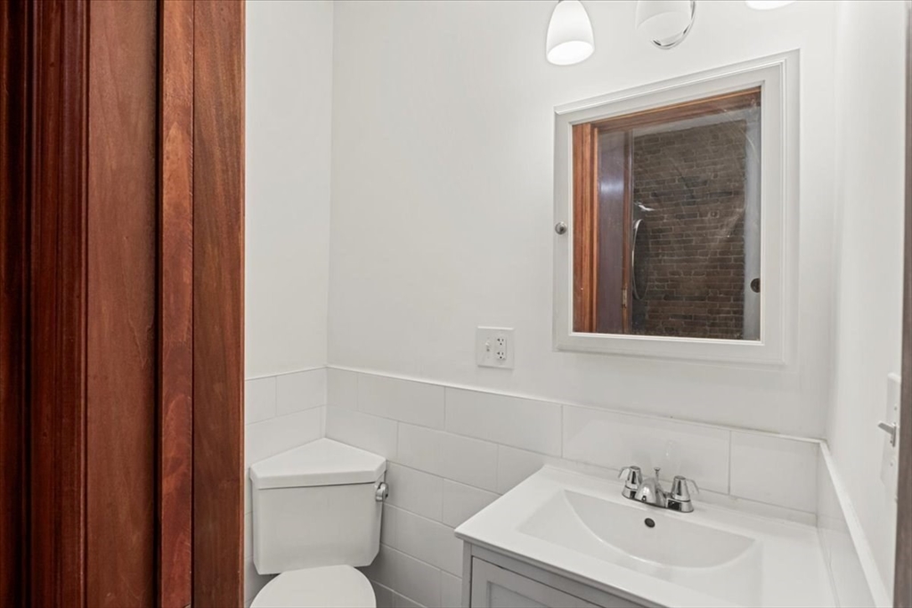 3 bed, 1.5 bath apartment for rent at 39 Kent St Unit 3, Brookline Village — photo 6 of 21