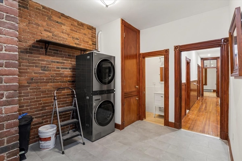 3 bed, 1.5 bath apartment for rent at 39 Kent St Unit 3, Brookline Village — photo 5 of 21