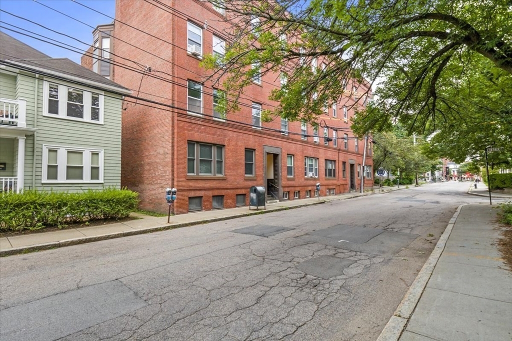 3 bed, 1.5 bath apartment for rent at 39 Kent St Unit 3, Brookline Village — photo 20 of 21