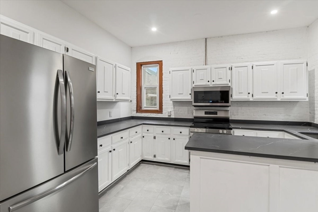 3 bed, 1.5 bath apartment for rent at 39 Kent St Unit 3, Brookline Village — photo 2 of 21
