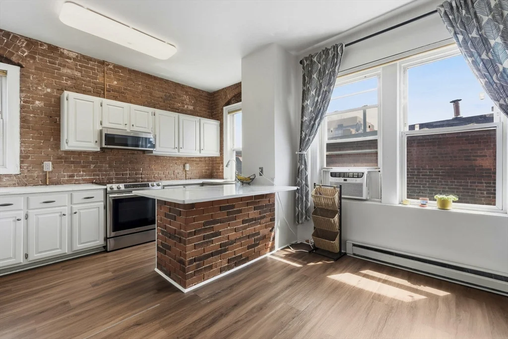 3 bed, 1 bath apartment for rent at 39 Kent St Unit 5, Coolidge Corner — photo 2 of 14