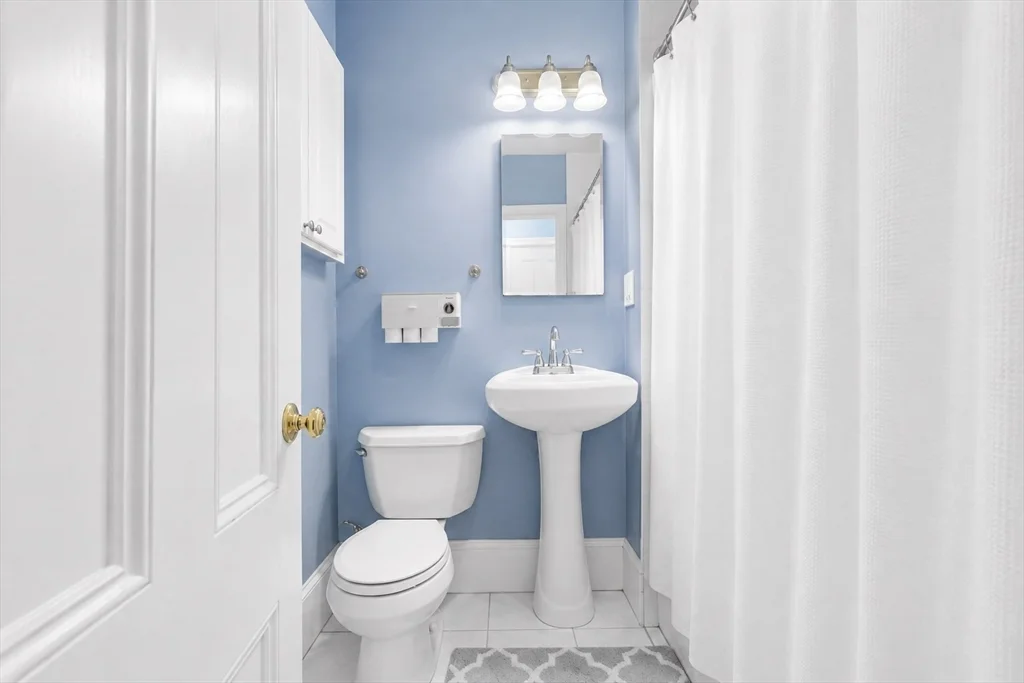 3 bed, 1 bath apartment for rent at 39 Kent St Unit 5, Coolidge Corner — photo 12 of 14