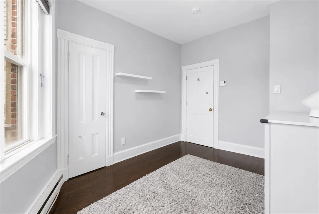 3 bed, 1 bath apartment for rent at 39 Kent St Unit 5, Coolidge Corner — photo 11 of 14