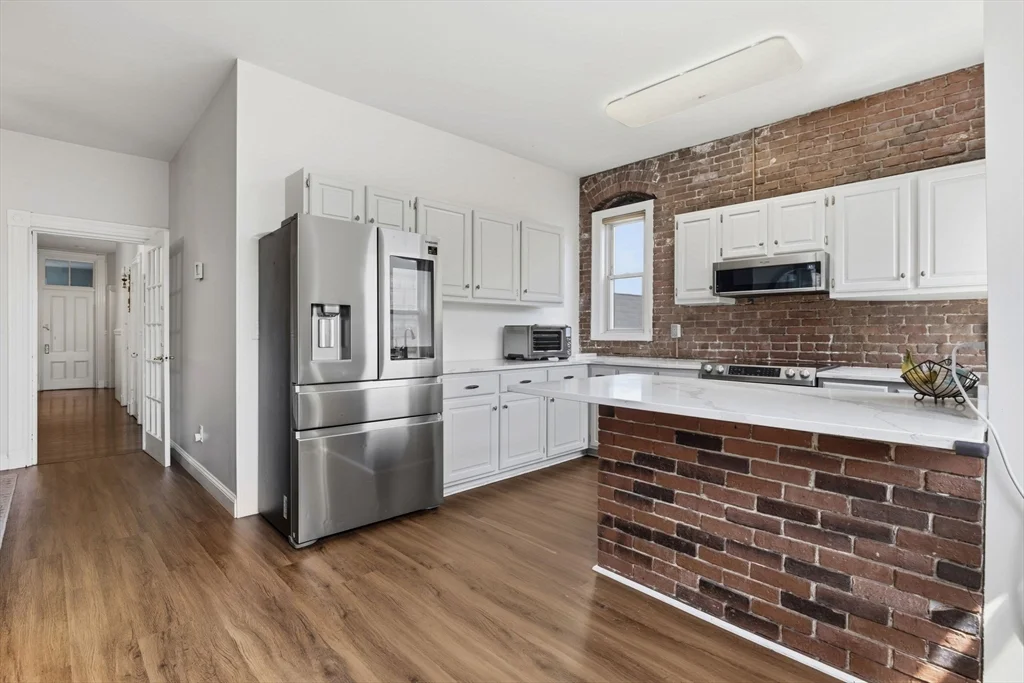3 bed, 1 bath apartment for rent at 39 Kent St Unit 5, Coolidge Corner — photo 3 of 14