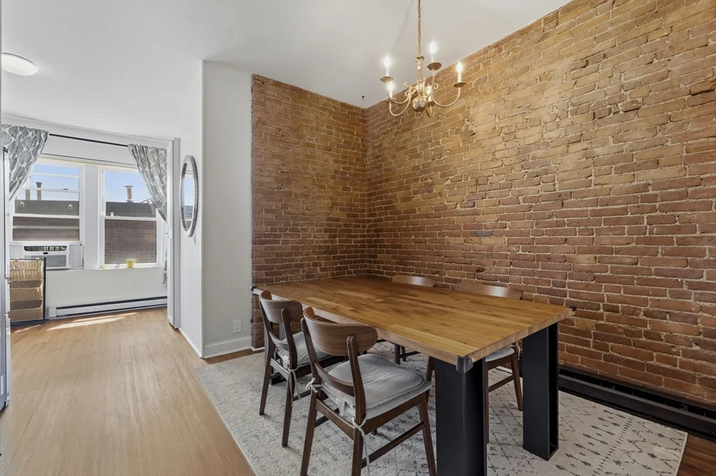 3 bed, 1 bath apartment for rent at 39 Kent St Unit 5, Coolidge Corner — photo 5 of 14