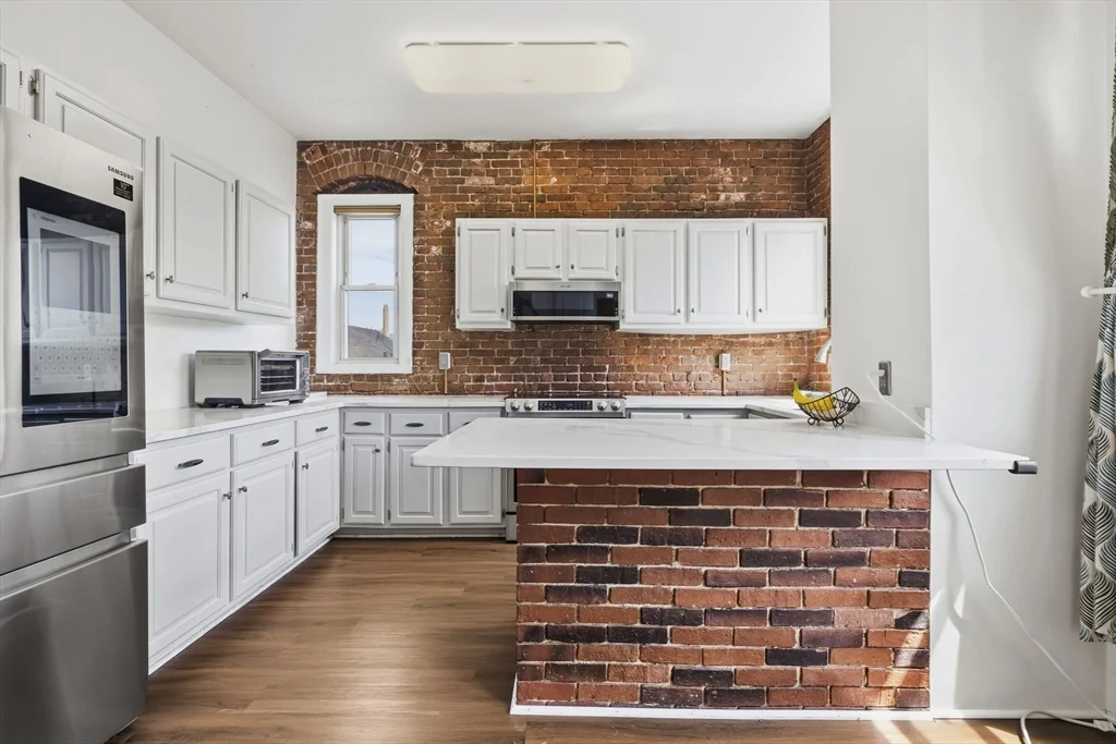 3 bed, 1 bath apartment for rent at 39 Kent St Unit 5, Coolidge Corner — photo 4 of 14