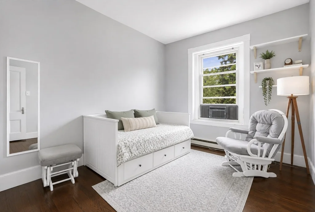 3 bed, 1 bath apartment for rent at 39 Kent St Unit 5, Coolidge Corner — photo 9 of 14