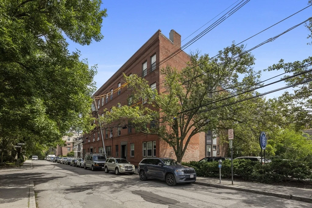 3 bed, 1 bath apartment for rent at 39 Kent St Unit 5, Coolidge Corner — photo 13 of 14