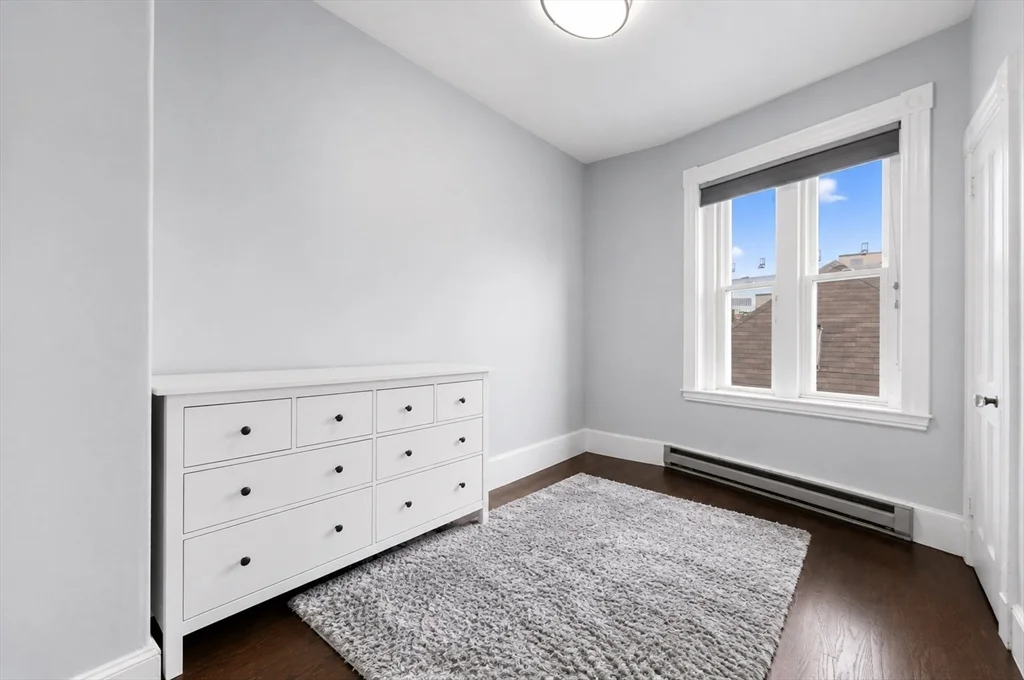 3 bed, 1 bath apartment for rent at 39 Kent St Unit 5, Coolidge Corner — photo 10 of 14