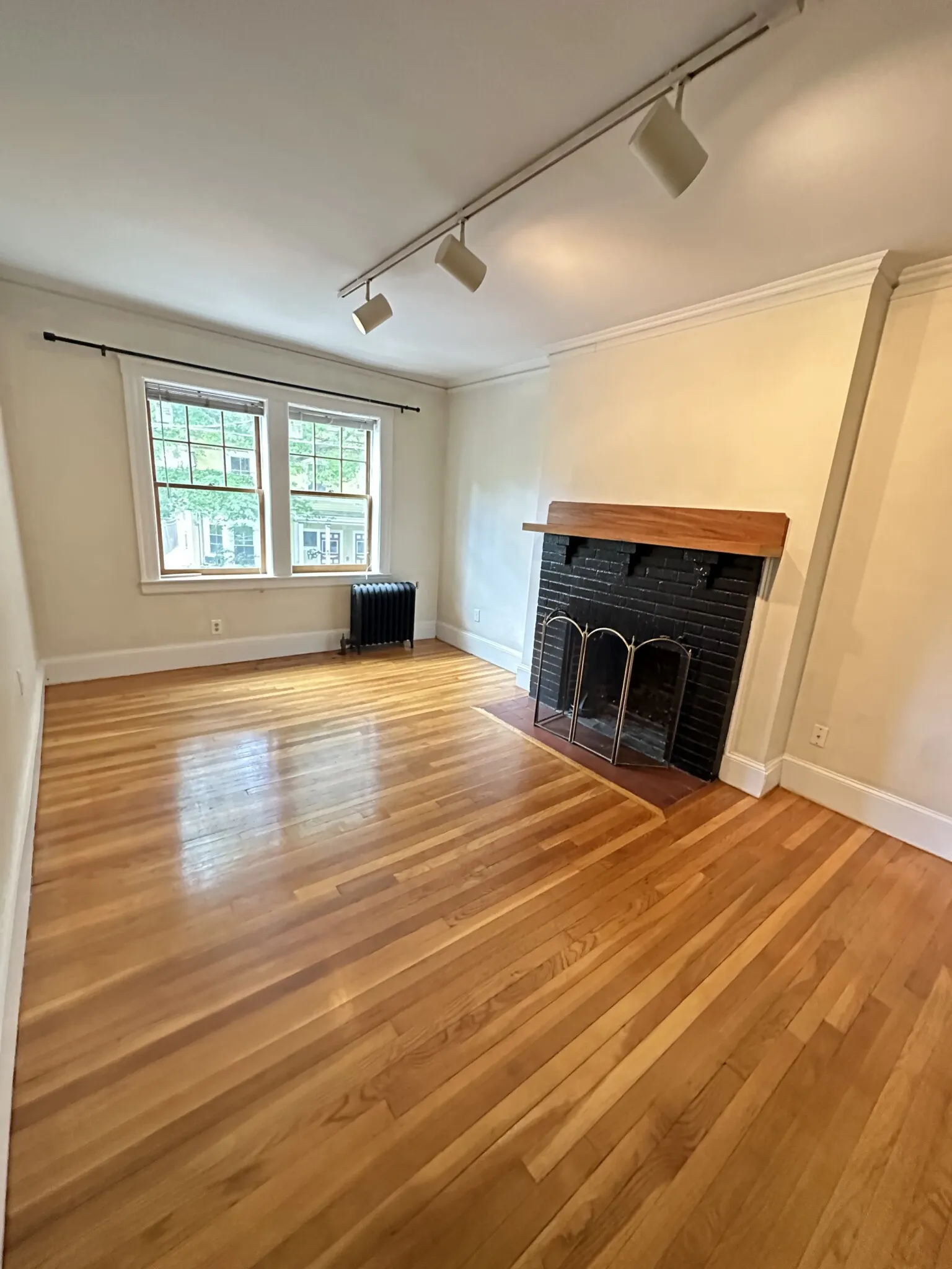 Studio bed, 1 bath apartment for rent at 39 Lee St Unit 3A, Mid Cambridge