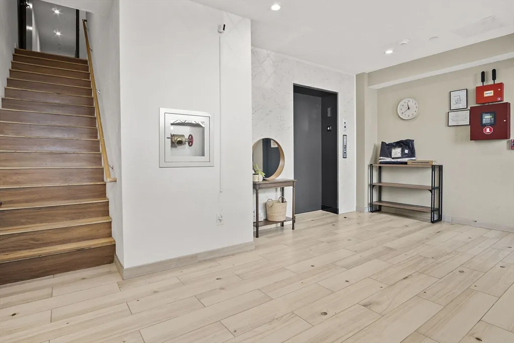 2 bed, 2 bath apartment for rent at 39 Lexington St Unit 4, Eagle Hill — photo 5 of 17