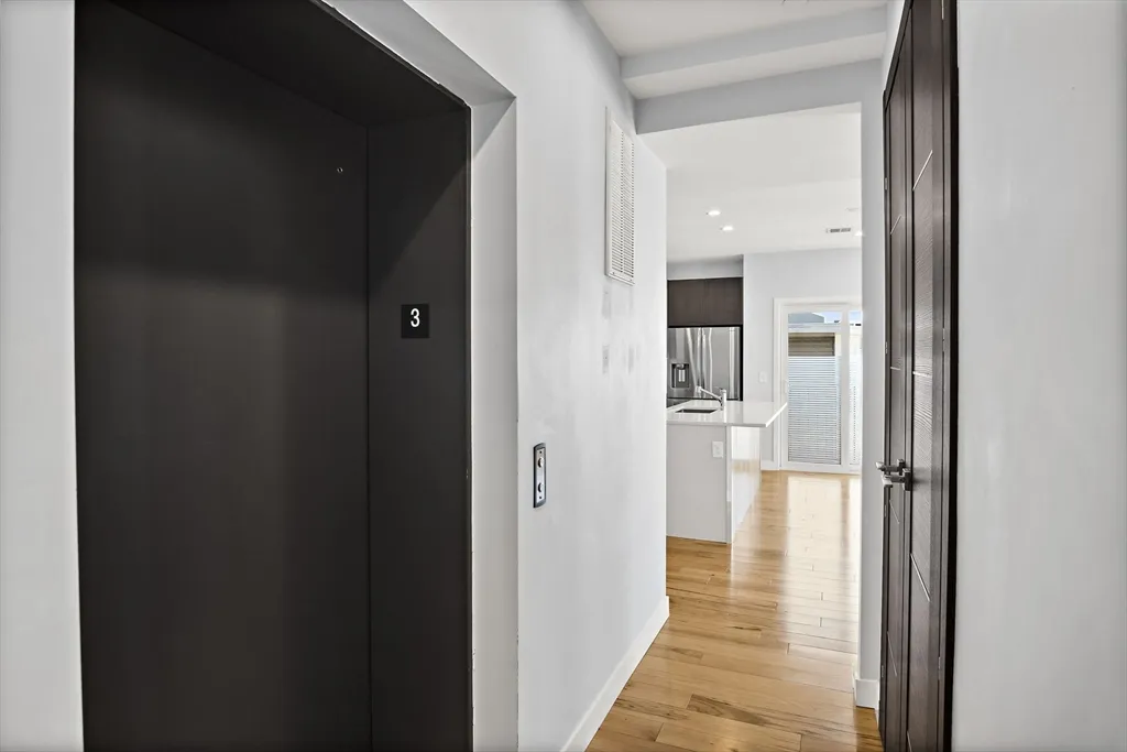 2 bed, 2 bath apartment for rent at 39 Lexington St Unit 4, Eagle Hill — photo 9 of 17