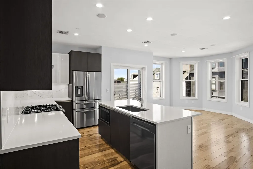 2 bed, 2 bath apartment for rent at 39 Lexington St Unit 4, Eagle Hill — photo 8 of 17