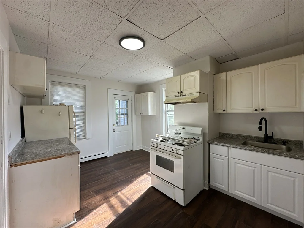 1 bed, 1 bath apartment for rent at 39 Louis St Unit 2, Chelsea — photo 1 of 14