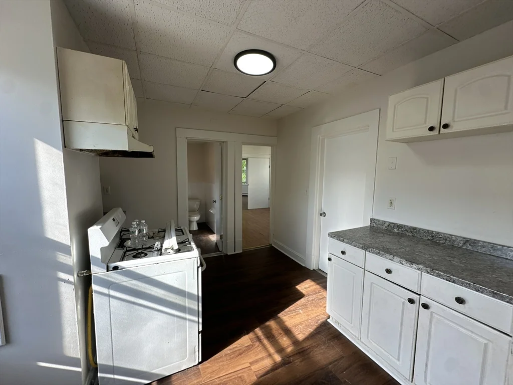 1 bed, 1 bath apartment for rent at 39 Louis St Unit 2, Chelsea — photo 2 of 14