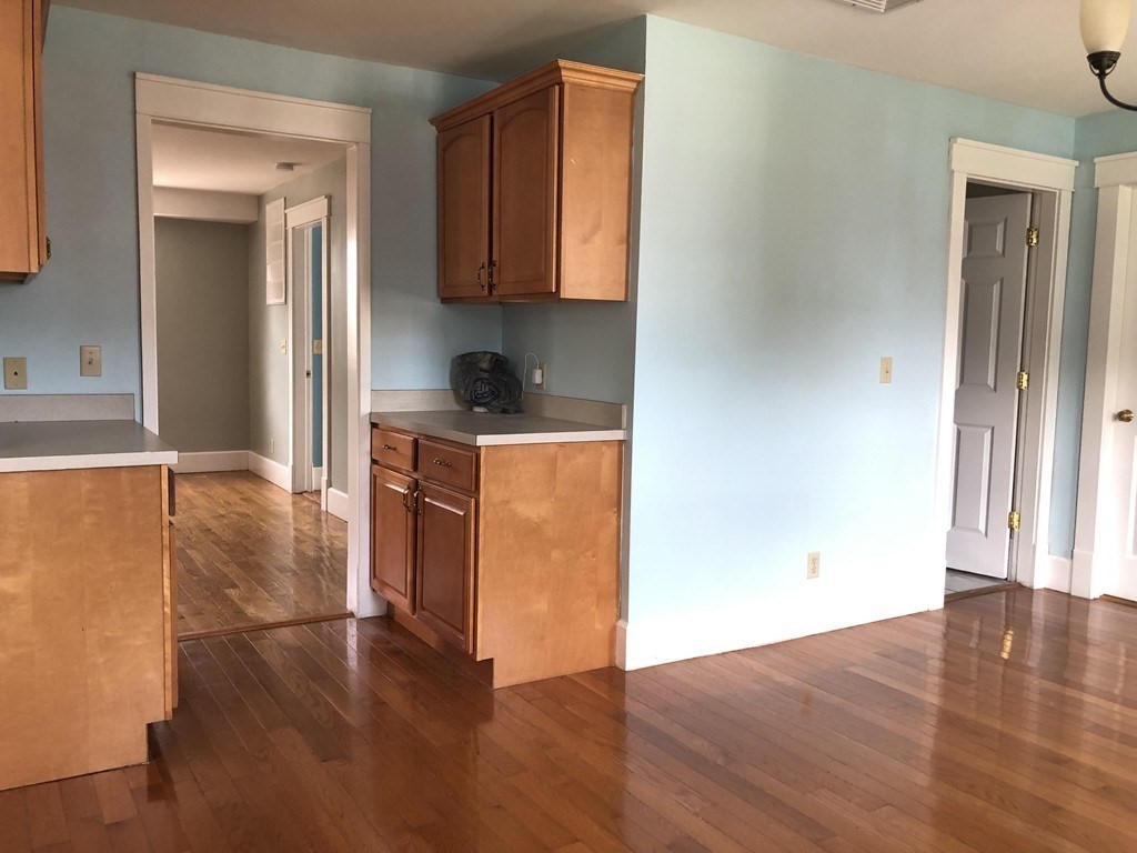 4 bed, 2 bath apartment for rent at 39 Magazine St Unit 2, Roxbury — photo 6 of 34