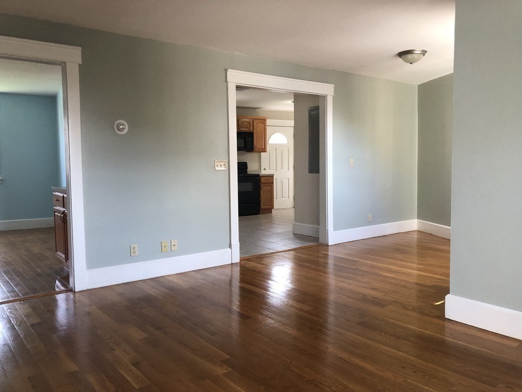 4 bed, 2 bath apartment for rent at 39 Magazine St Unit 2, Roxbury — photo 12 of 34
