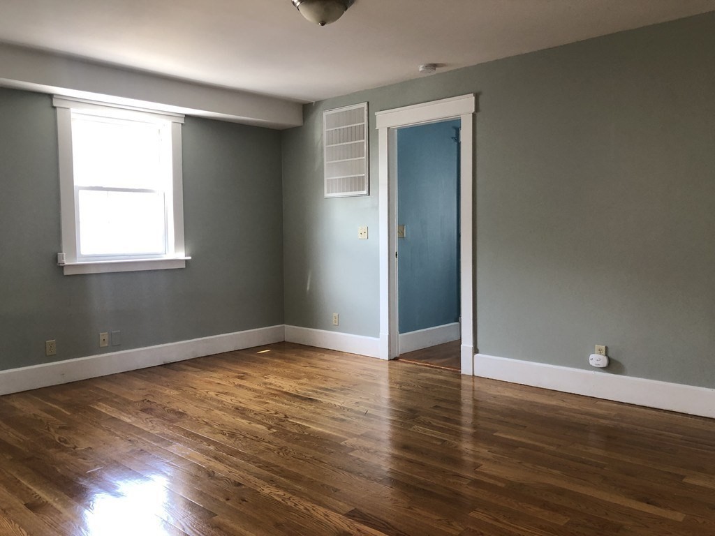 4 bed, 2 bath apartment for rent at 39 Magazine St Unit 2, Roxbury — photo 10 of 34