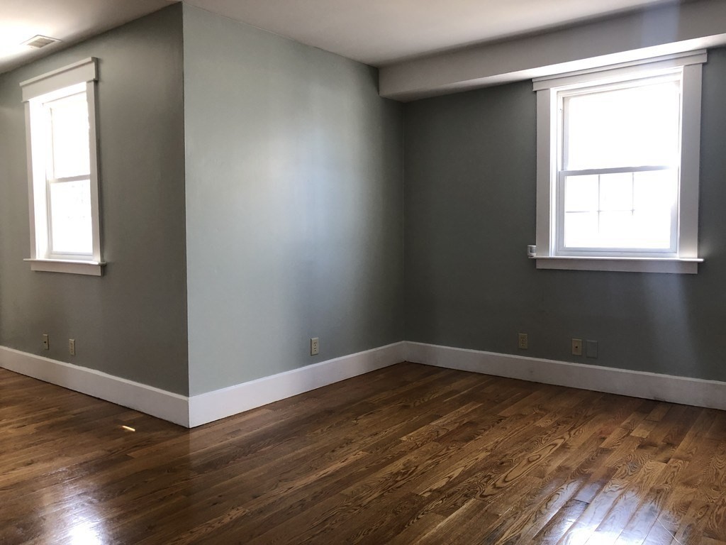 4 bed, 2 bath apartment for rent at 39 Magazine St Unit 2, Roxbury — photo 11 of 34