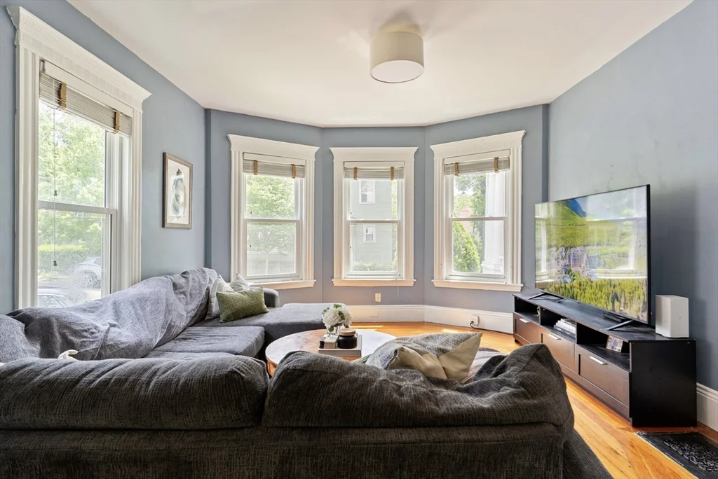 4 bed, 1 bath apartment for rent at 39 Mellen St Unit A, Dorchester — photo 2 of 11
