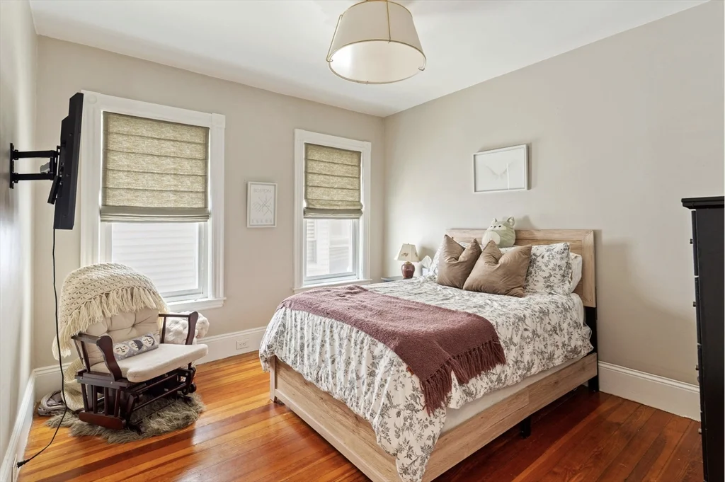 4 bed, 1 bath apartment for rent at 39 Mellen St Unit A, Dorchester — photo 6 of 11