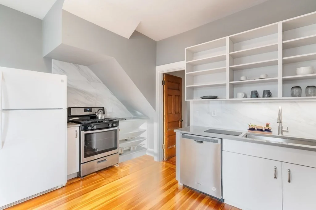 3 bed, 1 bath apartment for rent at 39 Mellville Ave Unit 2, Boston — photo 9 of 25