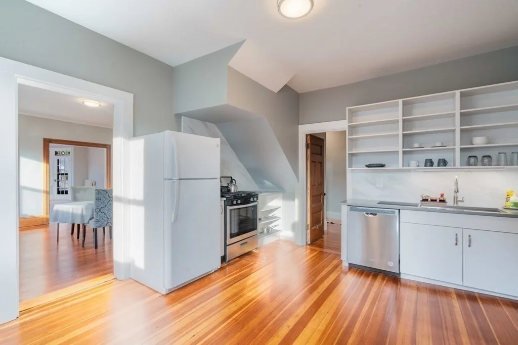 3 bed, 1 bath apartment for rent at 39 Mellville Ave Unit 2, Boston — photo 6 of 25