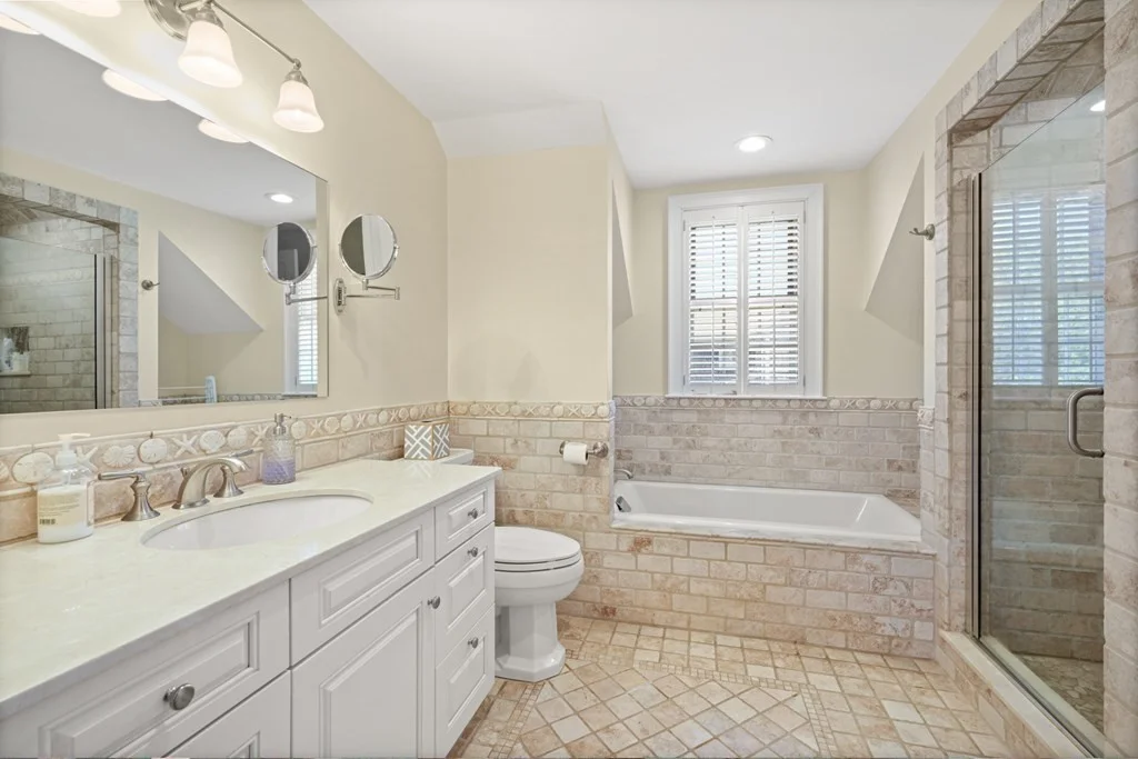 5 bed, 4+ bath apartment for rent at 39 Milk St, Nantucket — photo 15 of 22