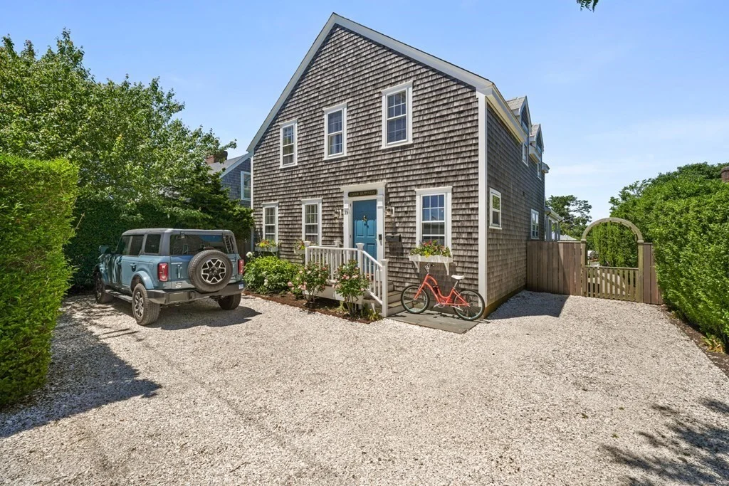 5 bed, 4+ bath apartment for rent at 39 Milk St, Nantucket — photo 2 of 22