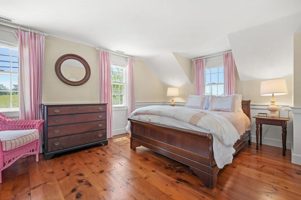 5 bed, 4+ bath apartment for rent at 39 Milk St, Nantucket — photo 18 of 22