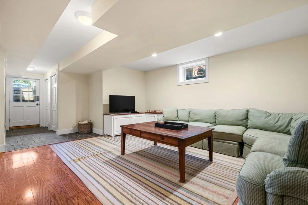 5 bed, 4+ bath apartment for rent at 39 Milk St, Nantucket — photo 21 of 22