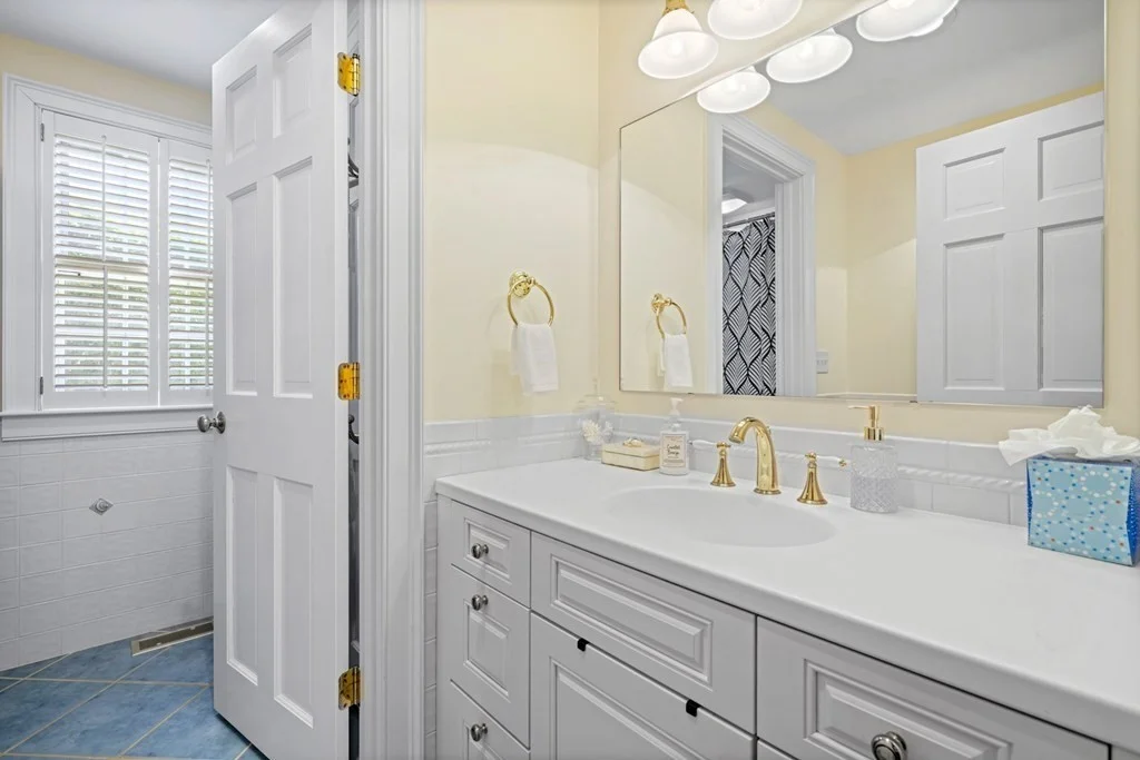 5 bed, 4+ bath apartment for rent at 39 Milk St, Nantucket — photo 17 of 22