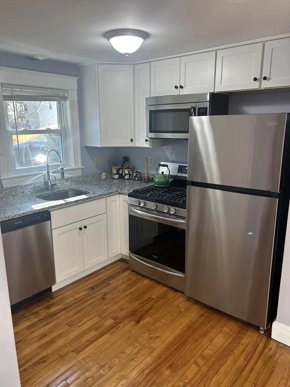 2 bed, 1 bath apartment for rent at 39 Millstone Rd Unit 2, Hyde Park — photo 4 of 9