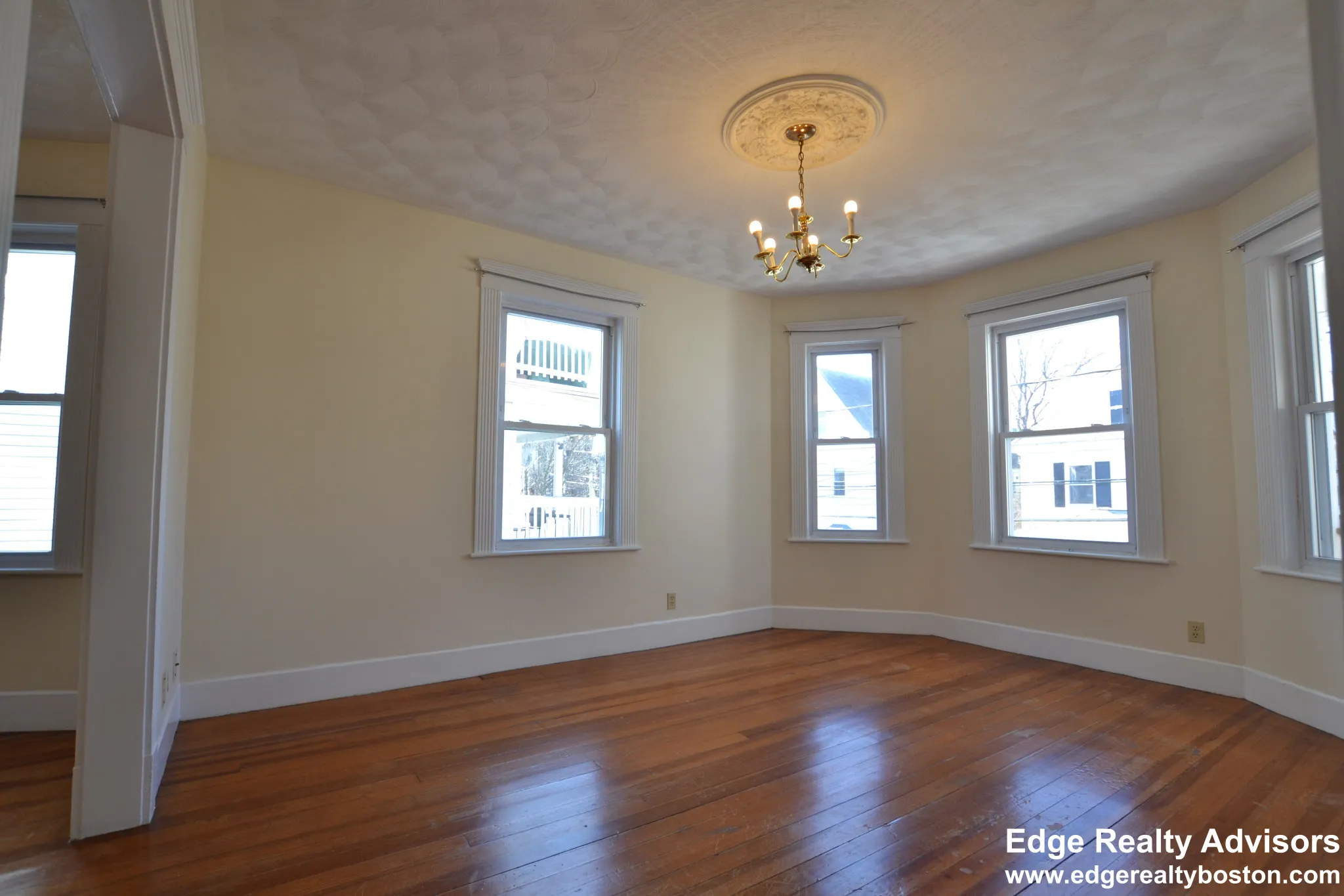 2 bed, 1 bath apartment for rent at 39 Montfern Ave Unit 1, Brighton — photo 4 of 11