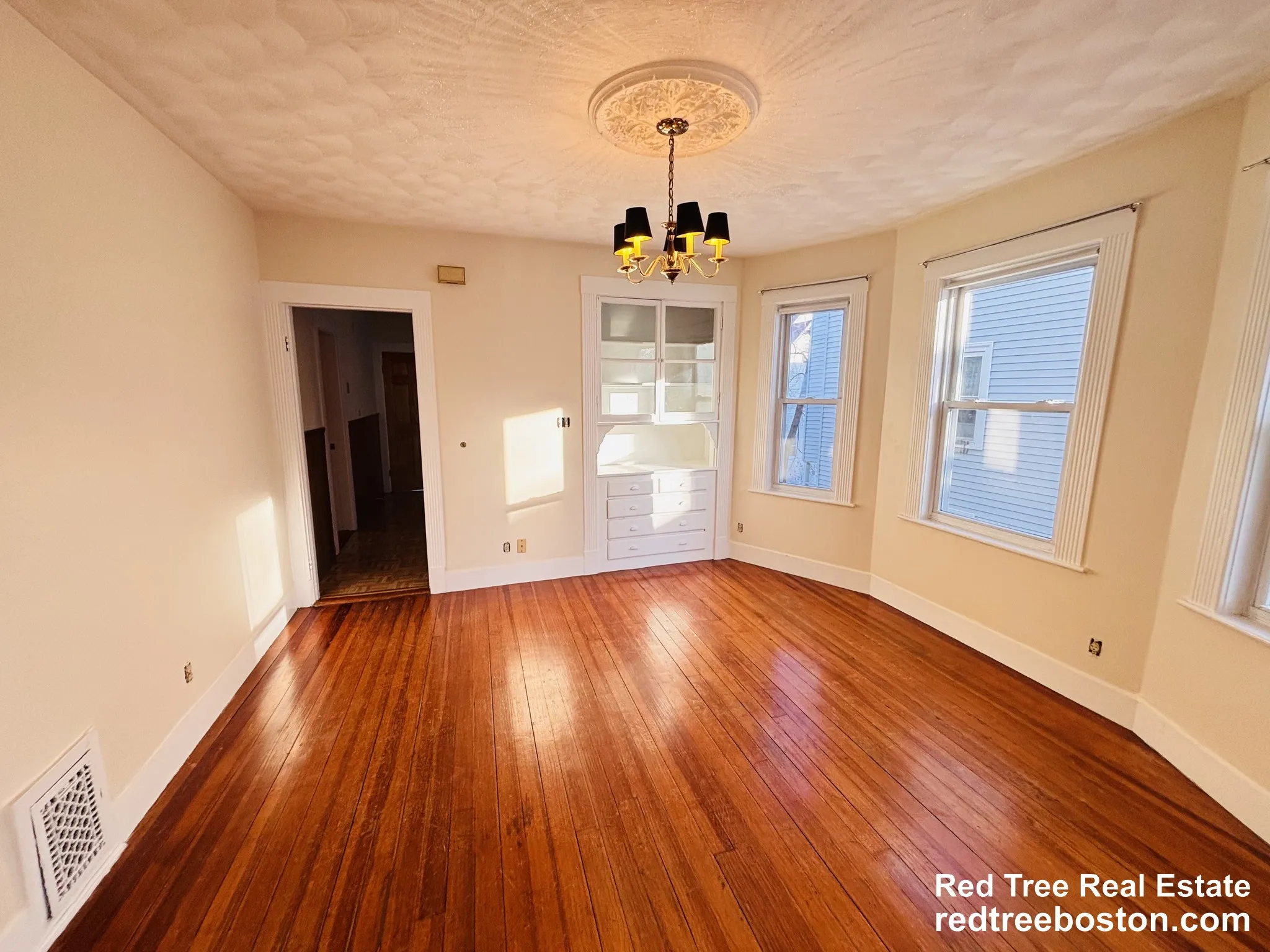 2 bed, 1 bath apartment for rent at 39 Montfern Ave Unit 2, Brighton — photo 2 of 39