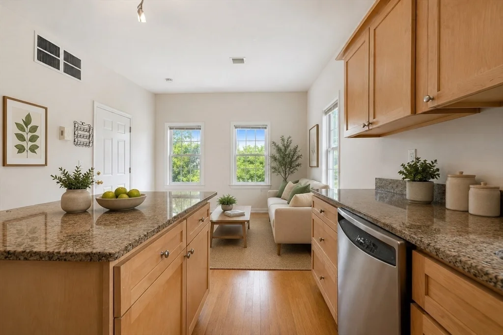 3 bed, 1 bath apartment for rent at 39 Montgomery St Unit 3, North Cambridge — photo 2 of 11