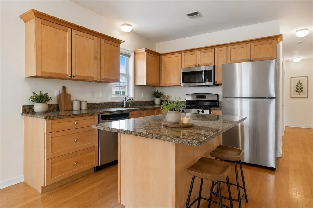 3 bed, 1 bath apartment for rent at 39 Montgomery St Unit 3, North Cambridge — photo 1 of 11