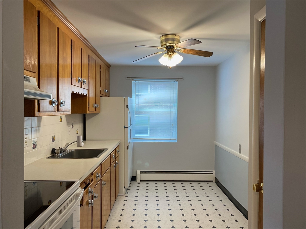 1 bed, 1 bath apartment for rent at 39 Montvale Ave Unit 7, Woburn — photo 4 of 7