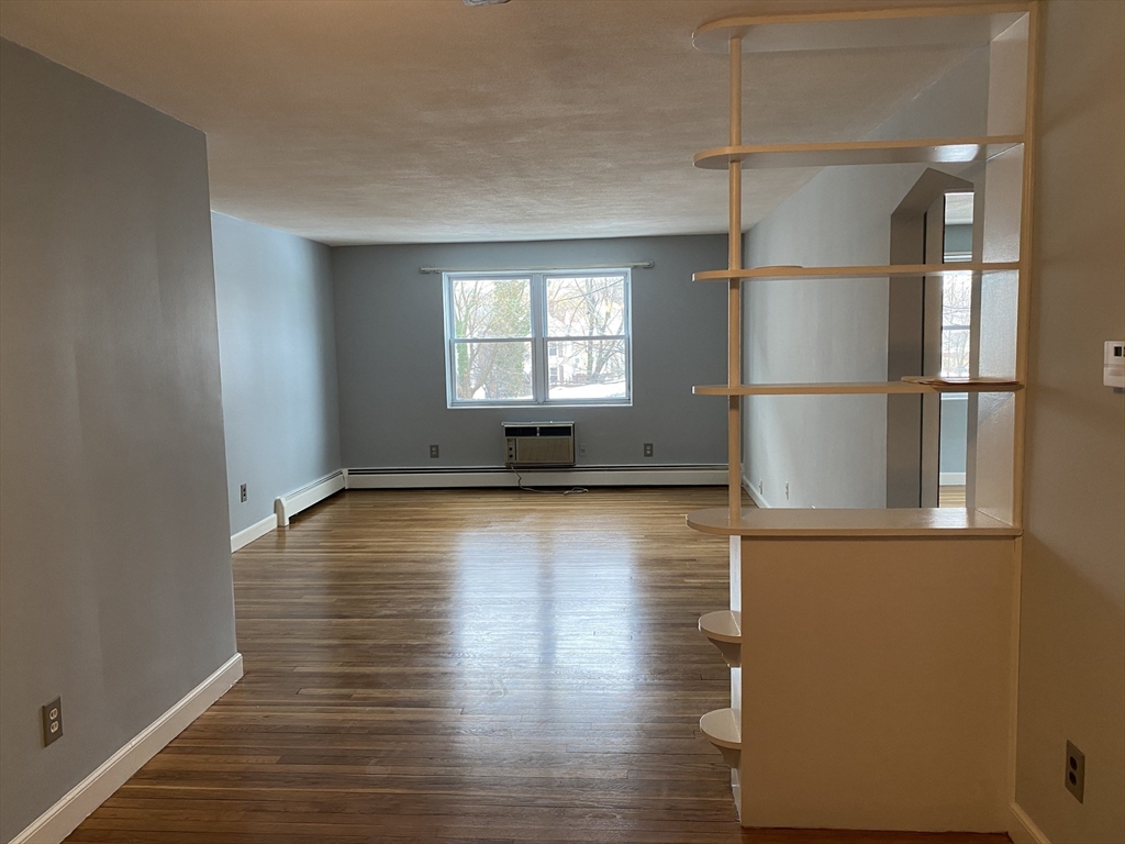 1 bed, 1 bath apartment for rent at 39 Montvale Ave Unit 7, Woburn — photo 2 of 7