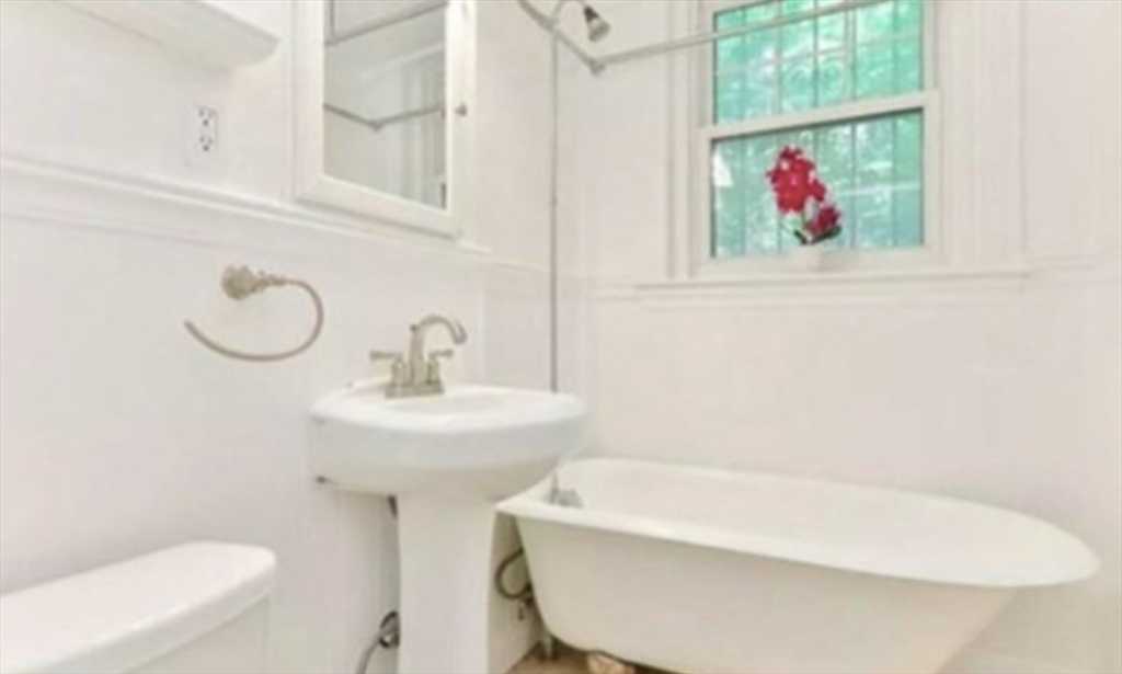 2 bed, 1 bath apartment for rent at 39 Mount Hood Rd Unit 3, Brighton — photo 6 of 7