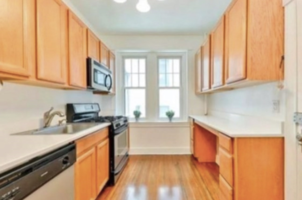2 bed, 1 bath apartment for rent at 39 Mount Hood Rd Unit 3, Brighton — photo 2 of 7