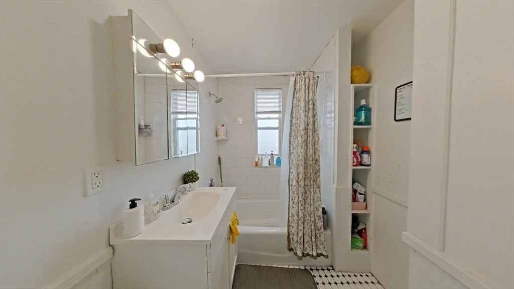 3 bed, 1 bath apartment for rent at 39 Newport St Unit 2, Dorchester — photo 3 of 7
