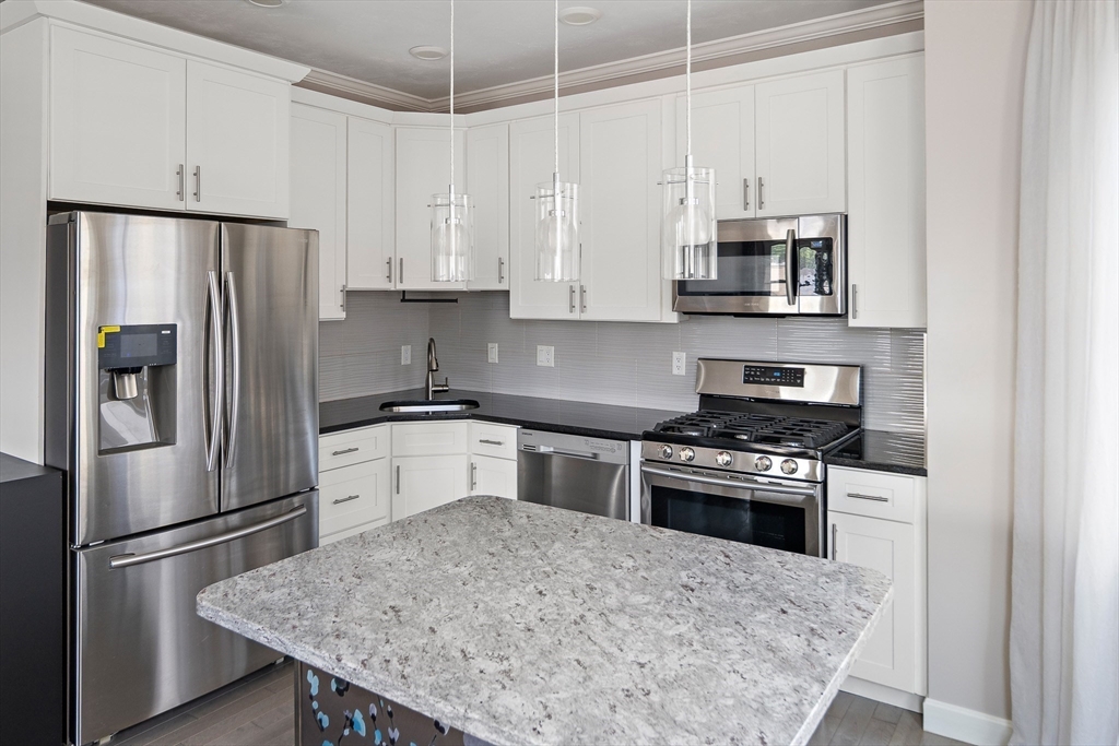 3 bed, 2 bath apartment for rent at 39 Oliver St Unit 2, East Somerville — photo 5 of 20